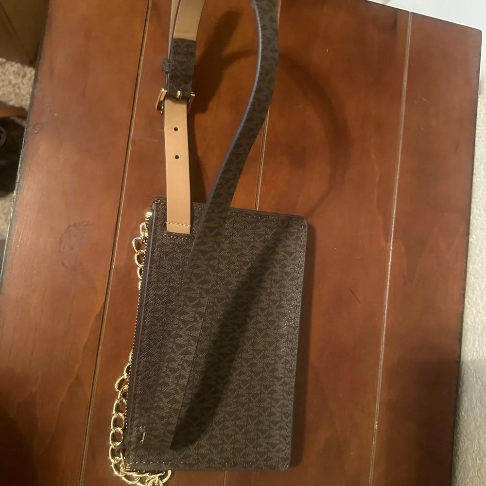 Two Michael Kors bags! One belt bag one crossbody. Black and tan - Picture 5 of 9